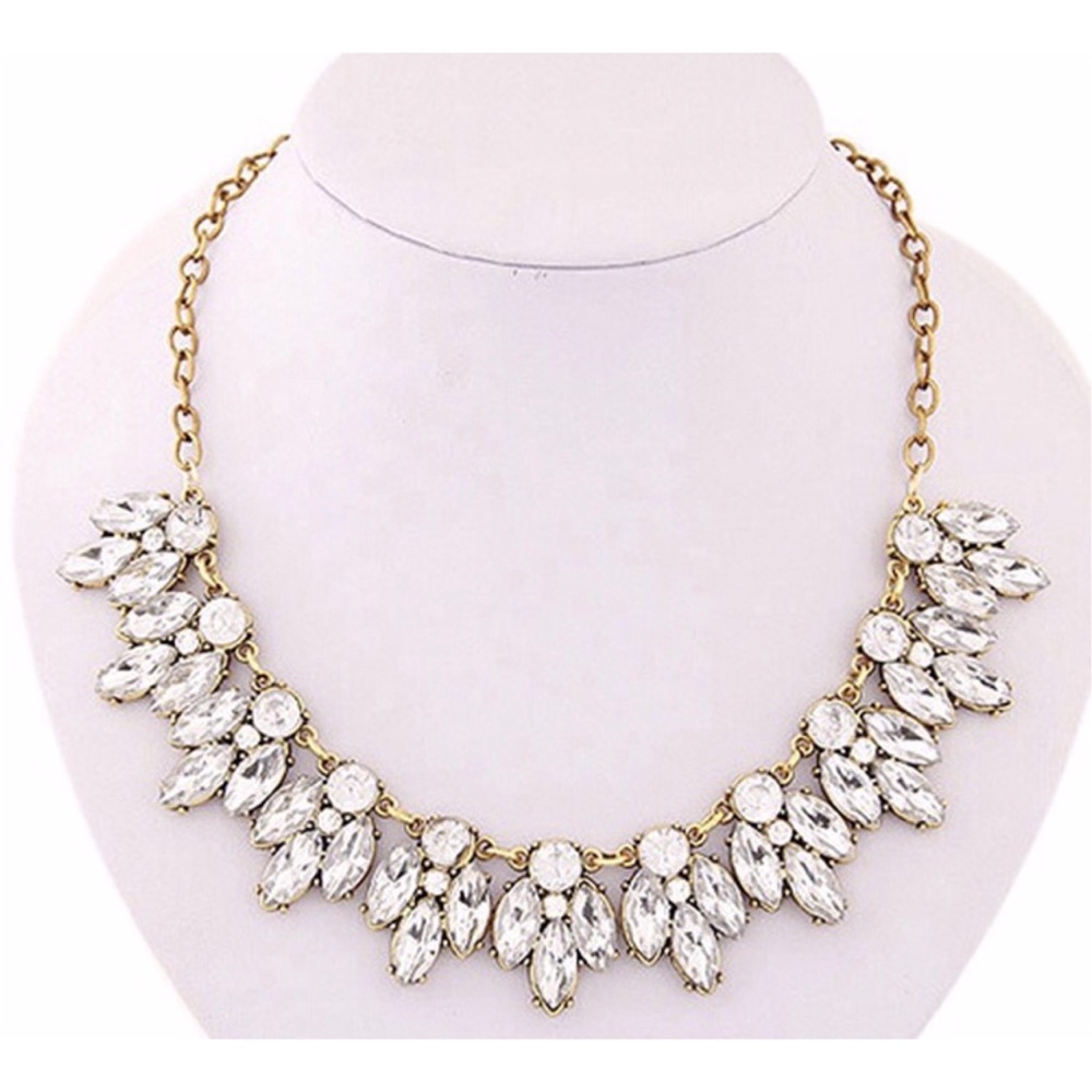 ONE LEFT The Evangeline Crystal Statement Necklace - Picture 3 of 3